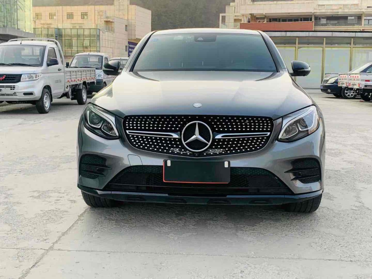 2017年10月奔馳 奔馳GLC  2021款 GLC 260 4MATIC 轎跑SUV