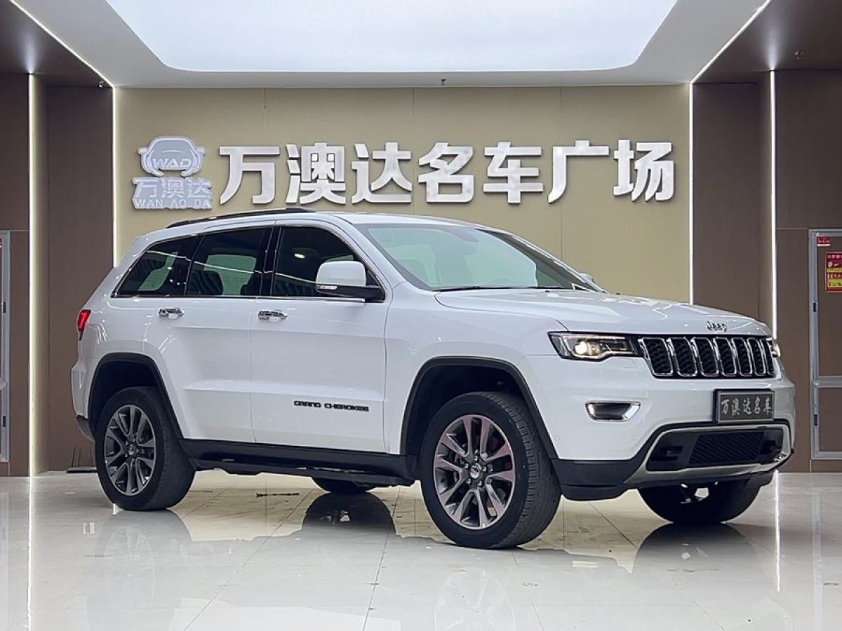 Jeep 大切諾基  2017款 3.6L 精英導(dǎo)航版圖片