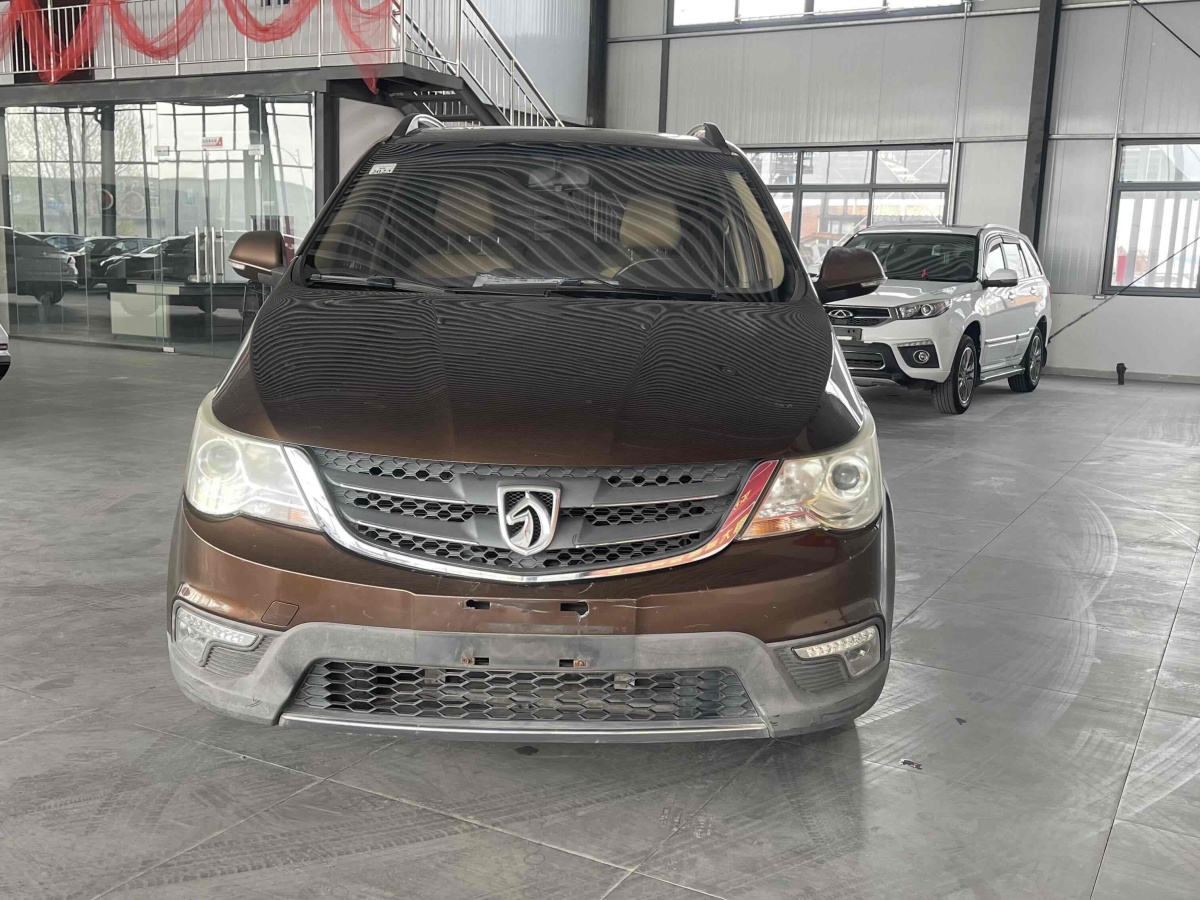 寶駿 730  2014款 1.5L 手動豪華導(dǎo)航ESP版 7座圖片