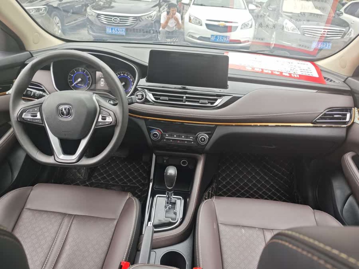 長(zhǎng)安 逸動(dòng)DT  2018款 1.6L 自動(dòng)智享型圖片