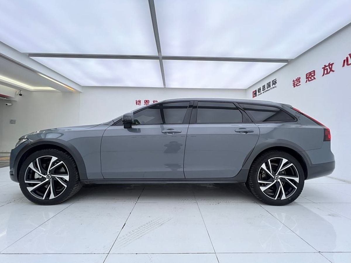 2021年3月沃爾沃 V90  2025款 Cross Country B5 AWD 智遠(yuǎn)版