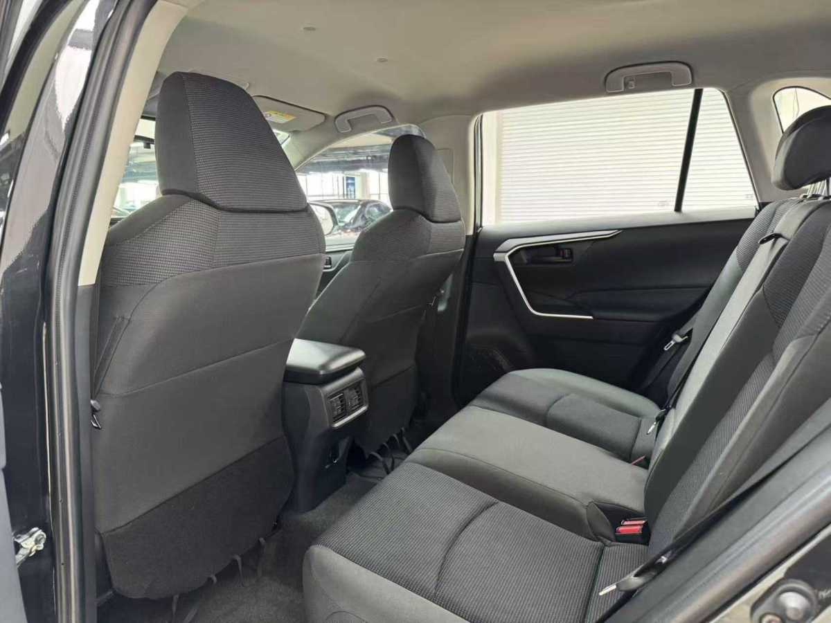 豐田 RAV4  2018款 榮放 2.0L CVT兩驅(qū)都市版圖片