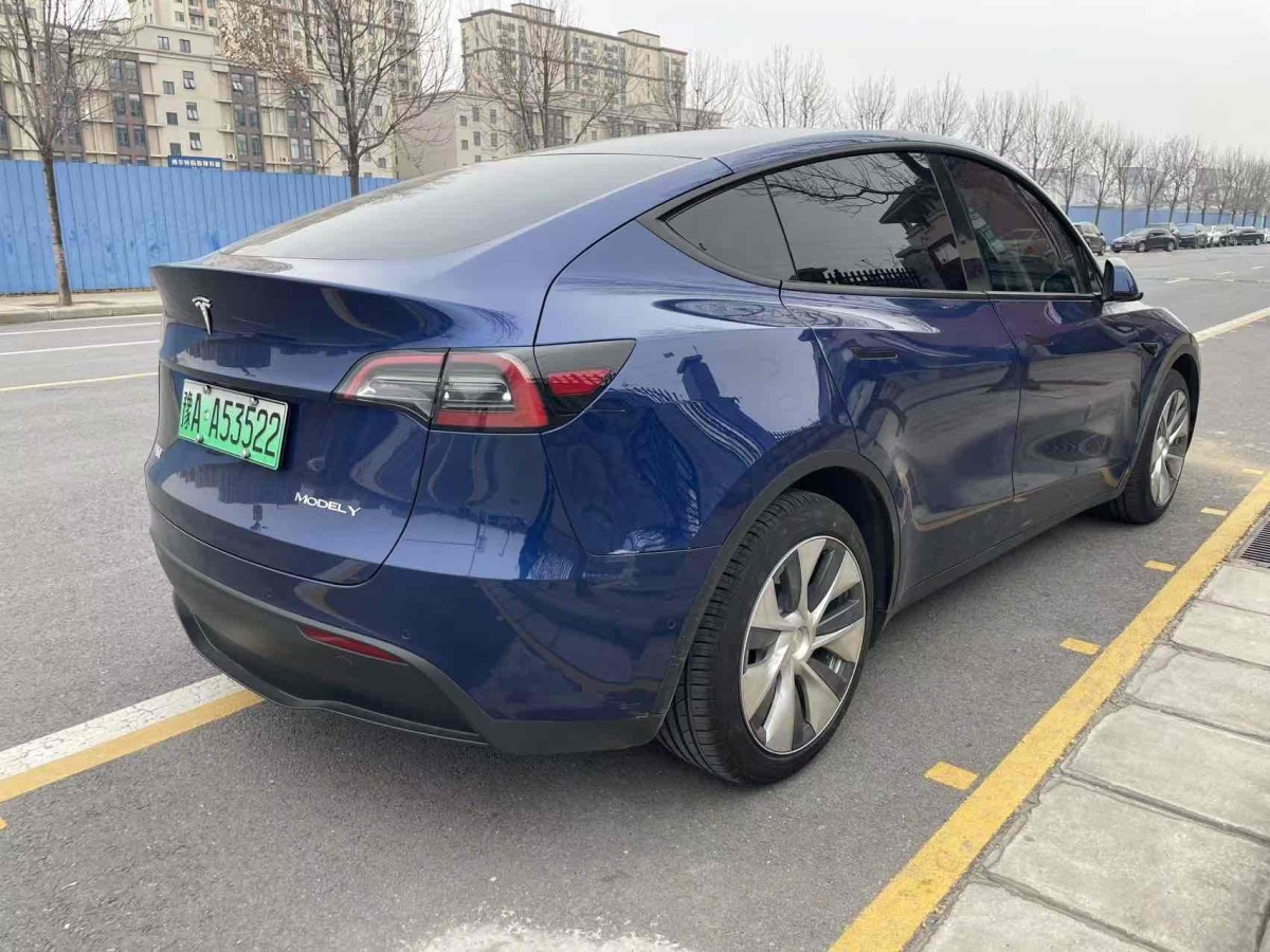 特斯拉 Model 3  2021款 改款 標(biāo)準(zhǔn)續(xù)航后驅(qū)升級(jí)版圖片