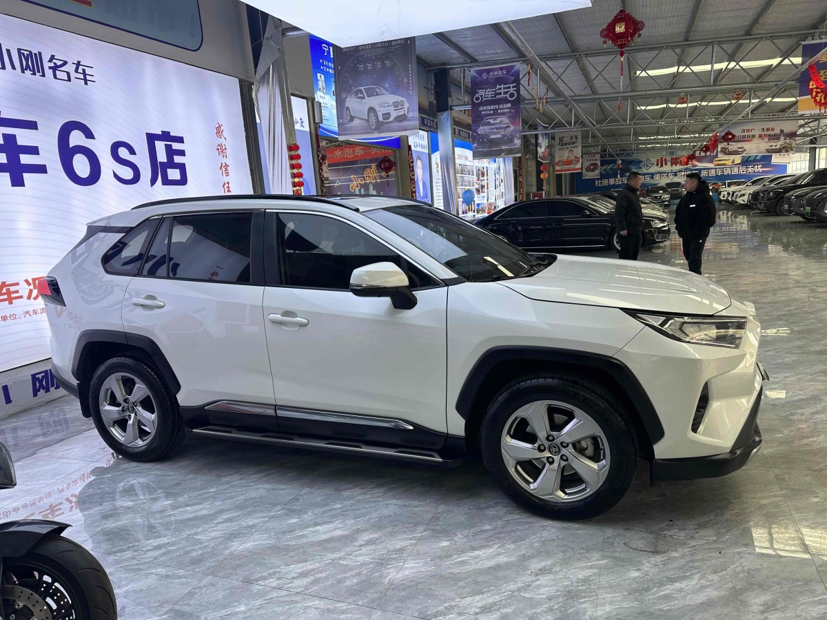 豐田 RAV4  2018款 榮放 2.0L CVT兩驅(qū)風尚版圖片