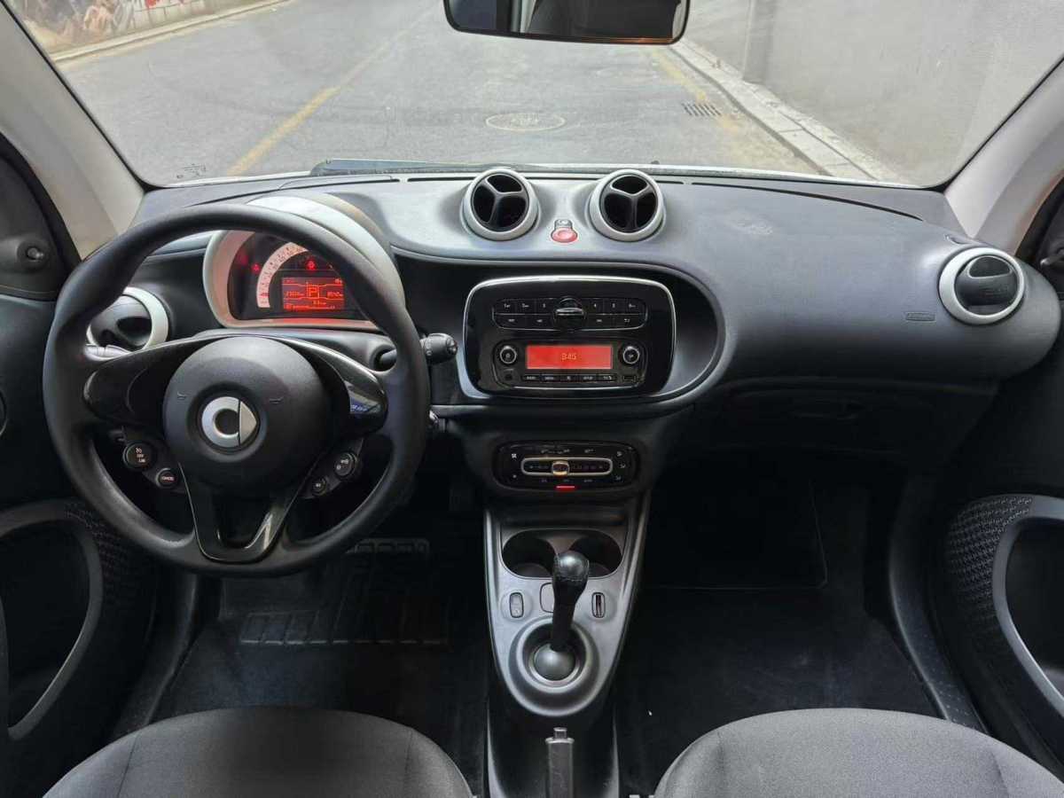 2016年8月smart fortwo  2015款 1.0L 52千瓦硬頂靈動版