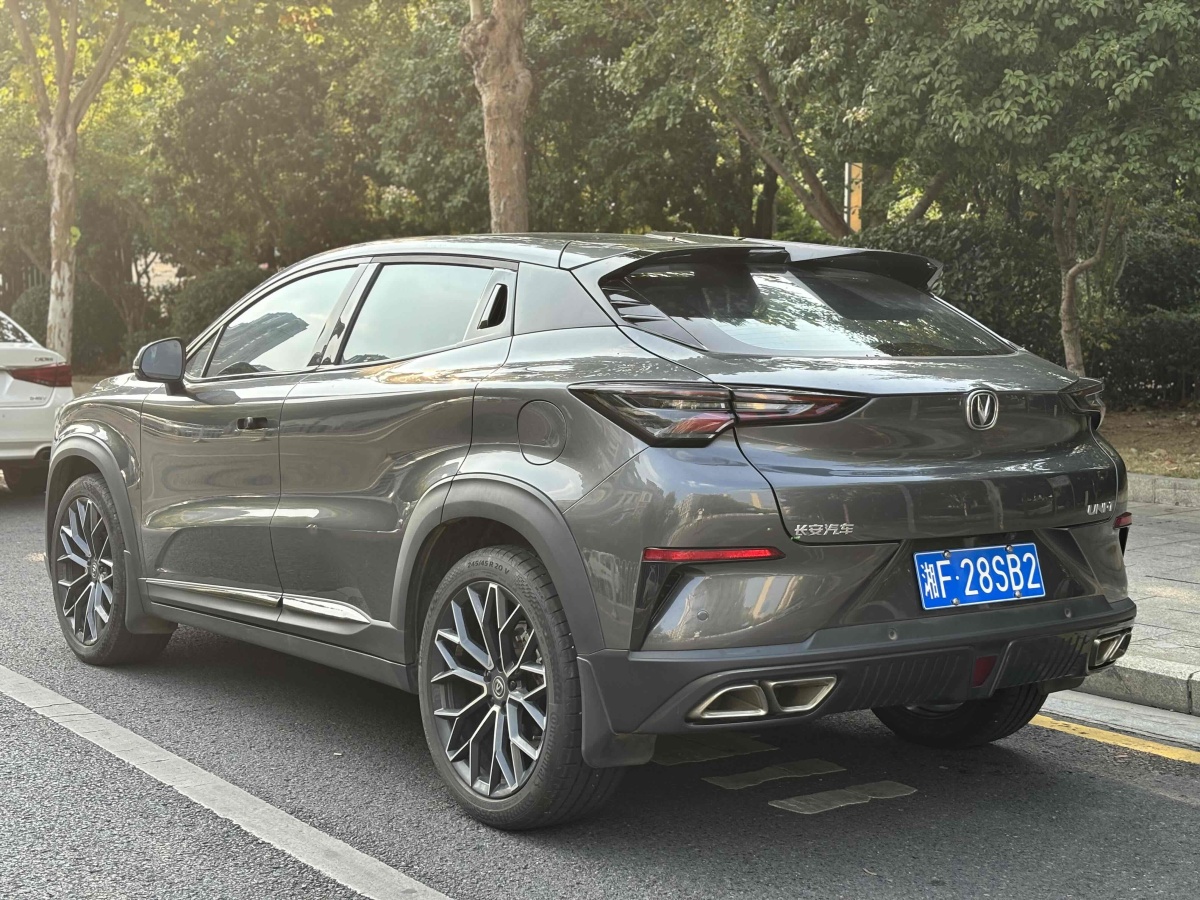 長(zhǎng)安 UNI-T  2020款 1.5T 尊貴型圖片