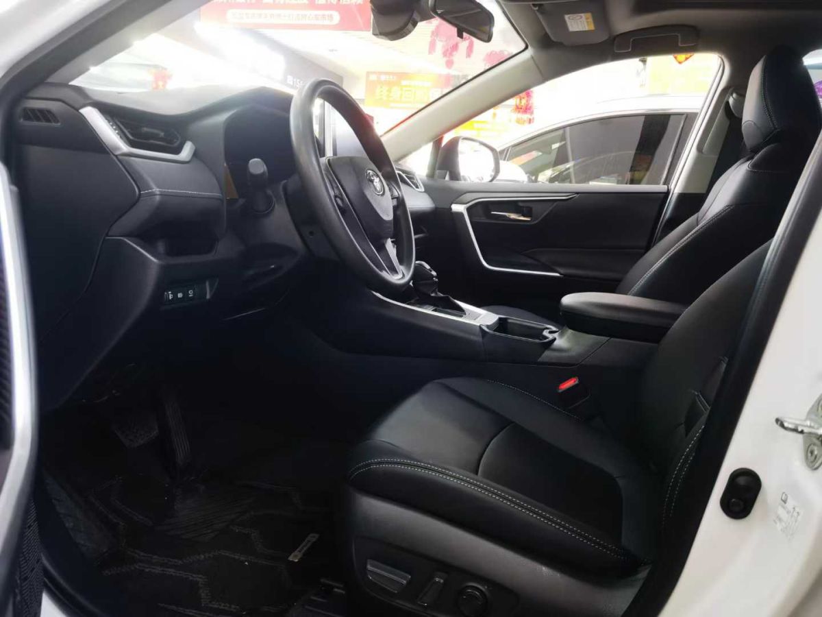 豐田 RAV4榮放  2023款 2.0L CVT兩驅(qū)20周年鉑金紀(jì)念版圖片