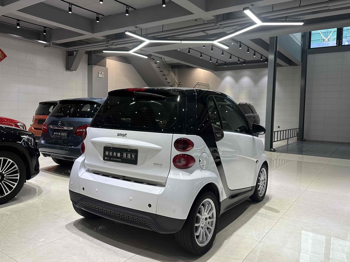 smart fortwo  2012款 1.0 MHD 硬頂標(biāo)準(zhǔn)版圖片