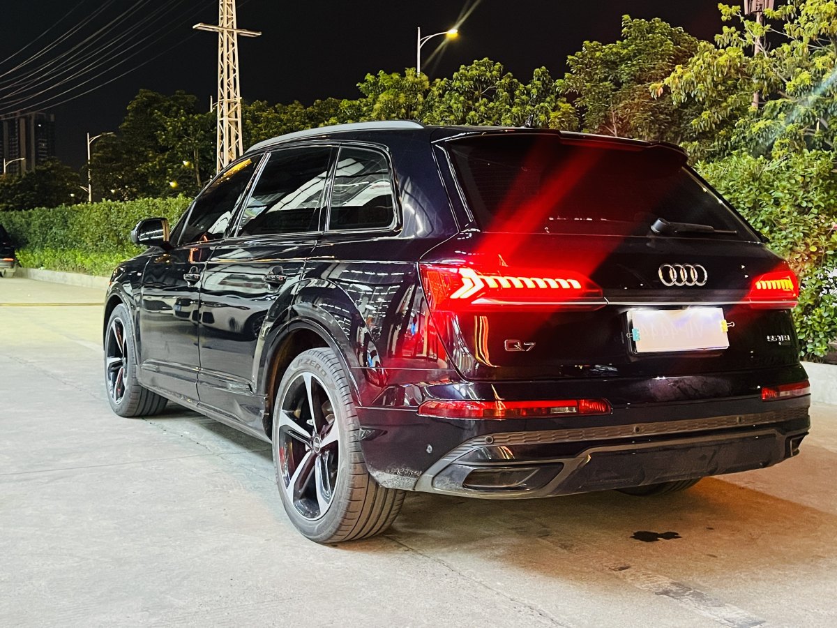 奧迪 奧迪Q7  2024款 55 TFSI quattro S line運(yùn)動(dòng)型圖片