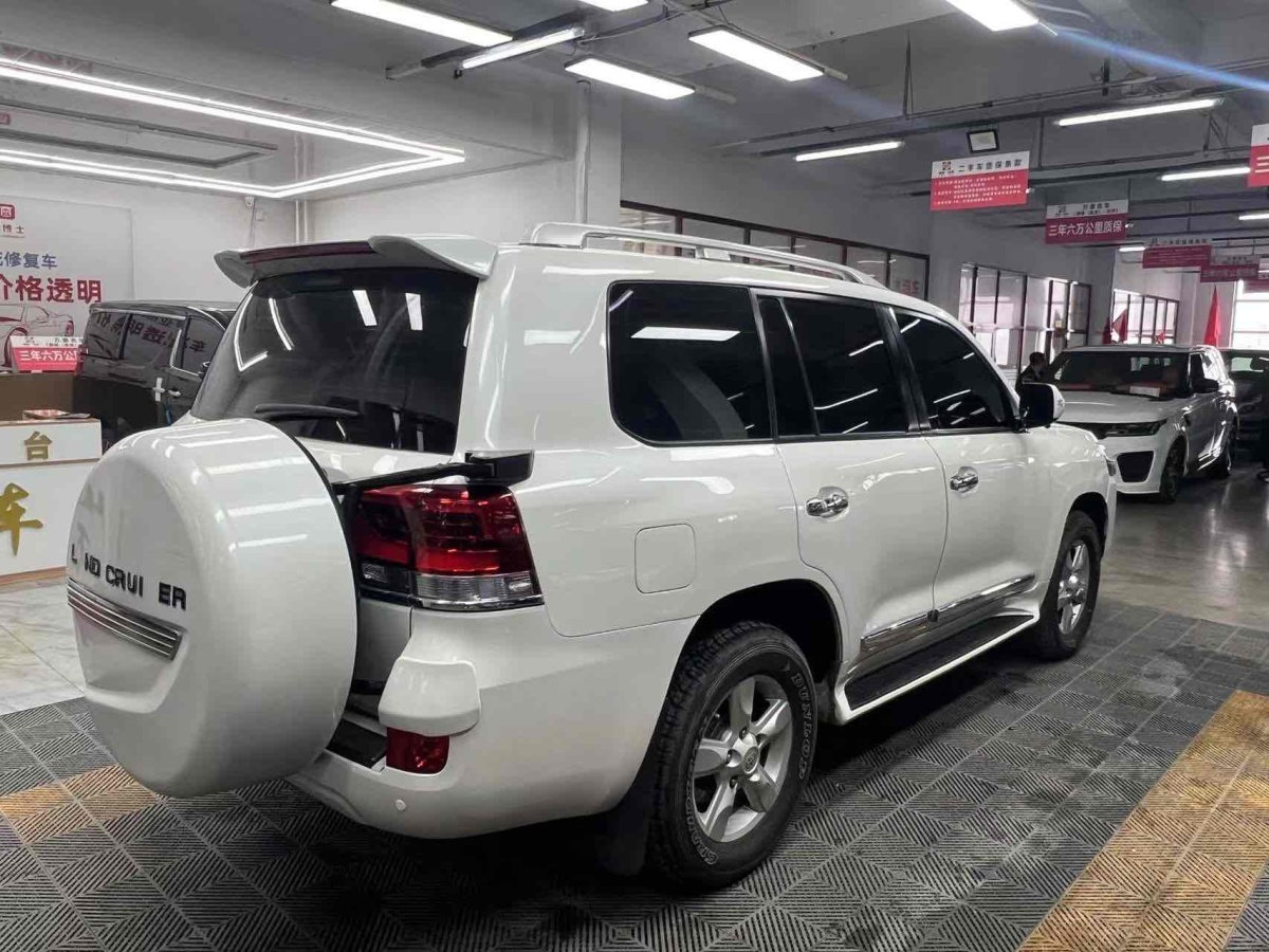 豐田 蘭德酷路澤  2015款 4.0L V6 中東限量版圖片