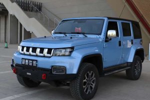 BJ40 北京 2.0T 自動四驅(qū)城市獵人版?zhèn)b客型