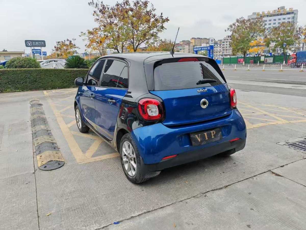 smart forfour  2016款 1.0L 52千瓦靈動(dòng)版圖片