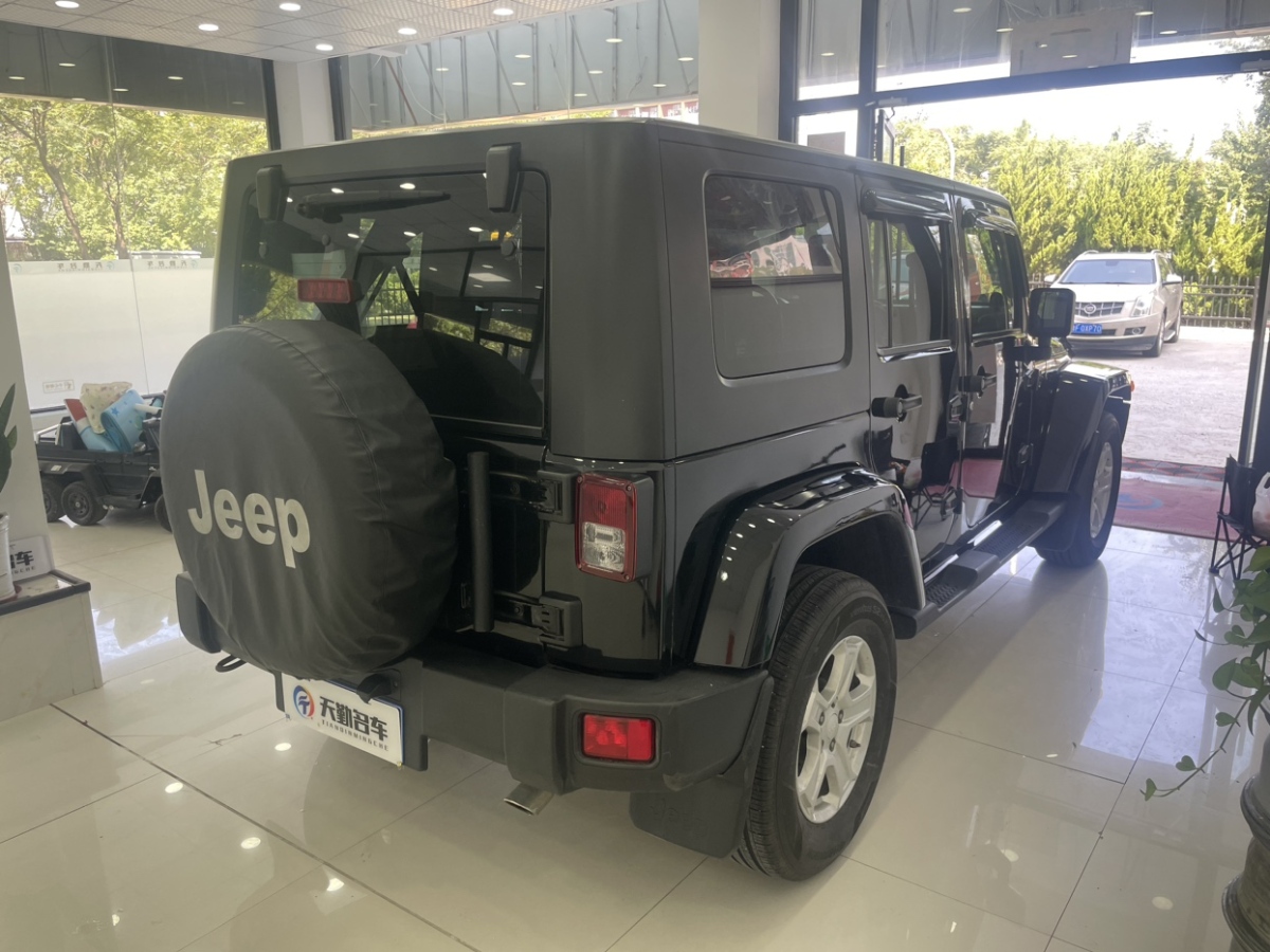 2011年1月Jeep 牧馬人  2011款 3.8L Sahara 四門版