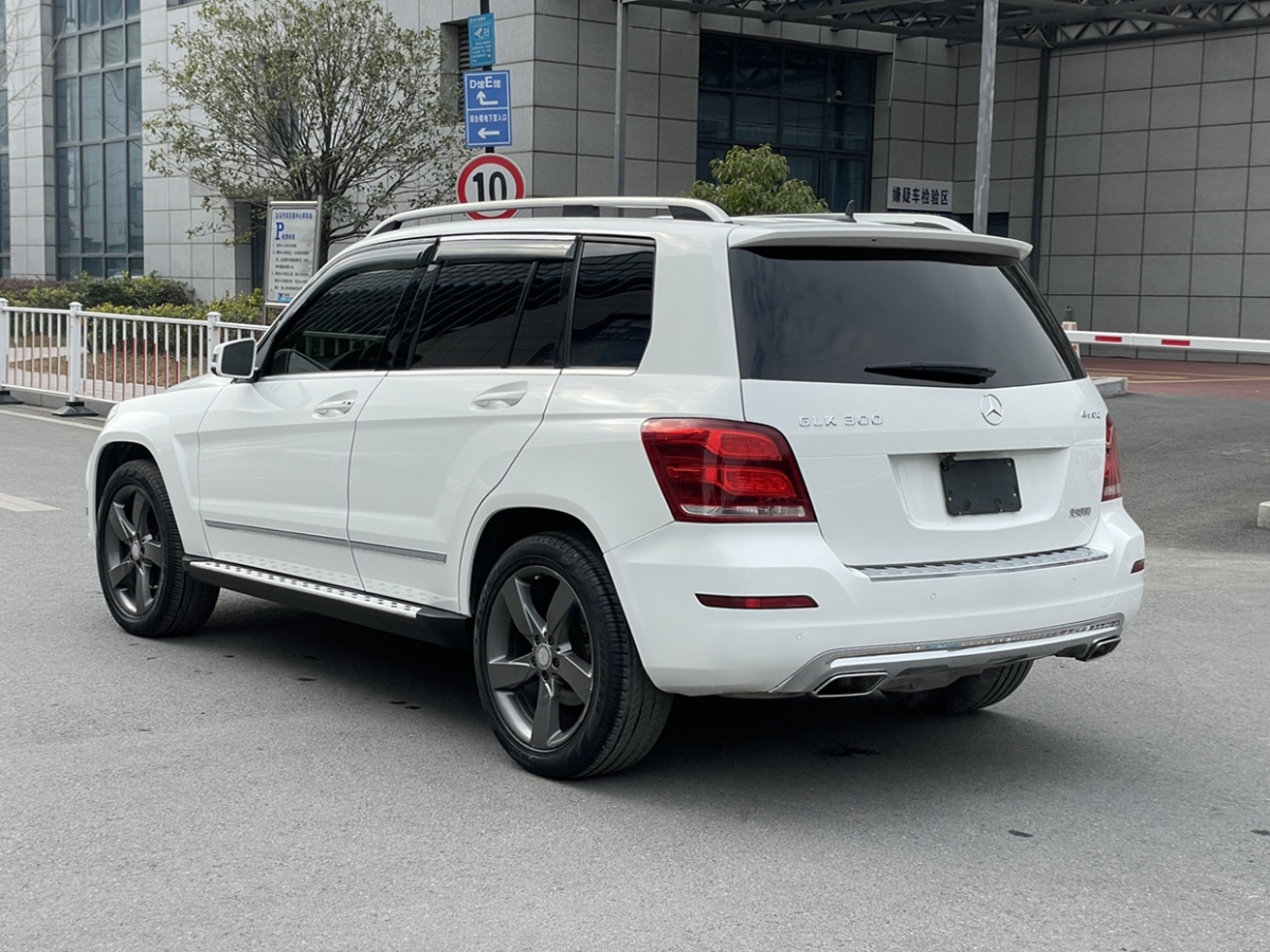 奔馳 奔馳GLK級(jí)  2013款 GLK 300 4MATIC 動(dòng)感天窗型圖片