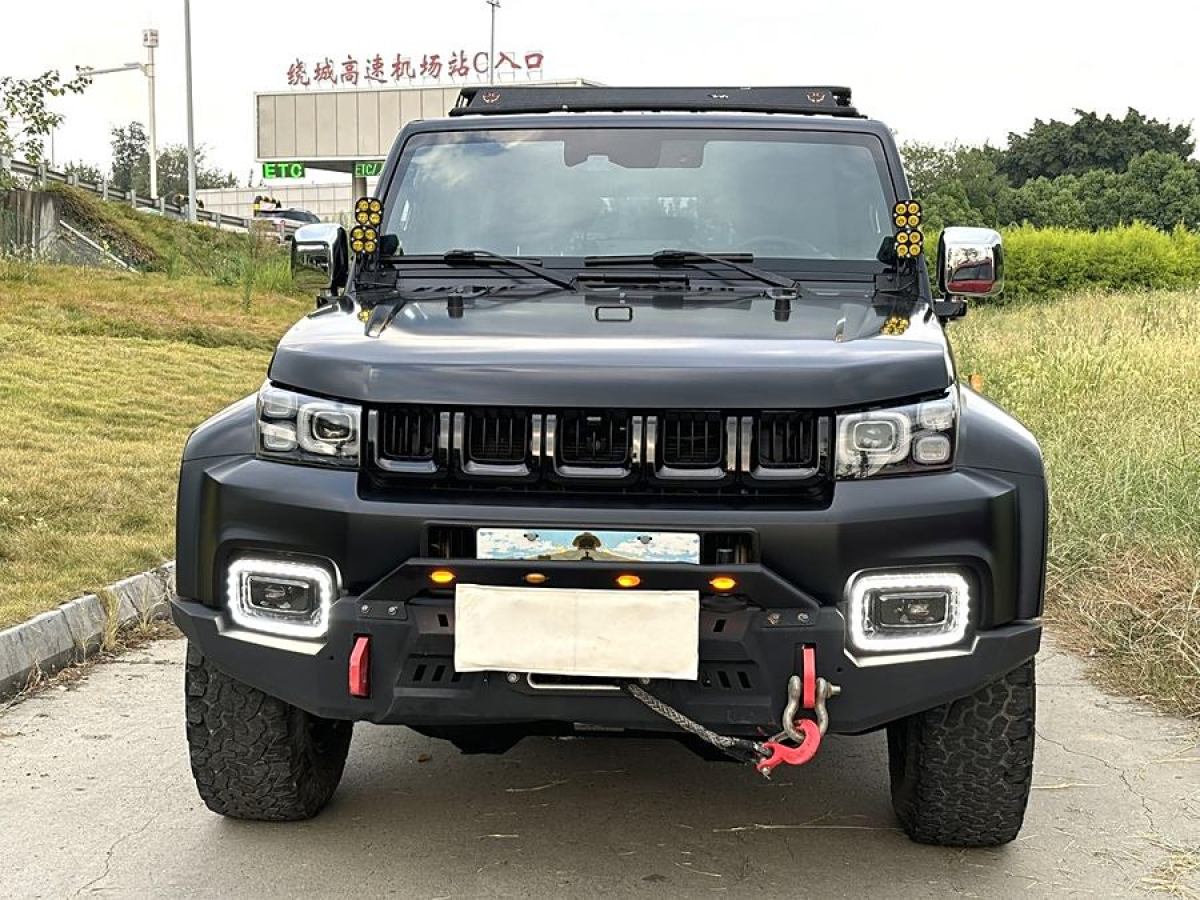 北京 BJ40  2021款 2.0D 自動(dòng)四驅(qū)刀鋒英雄版?zhèn)b客型圖片