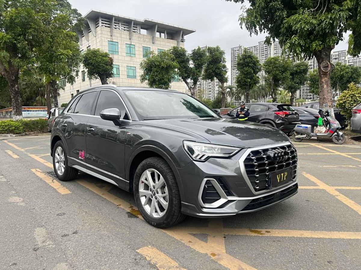 奧迪 奧迪Q3  2019款  35 TFSI 進(jìn)取動感型圖片