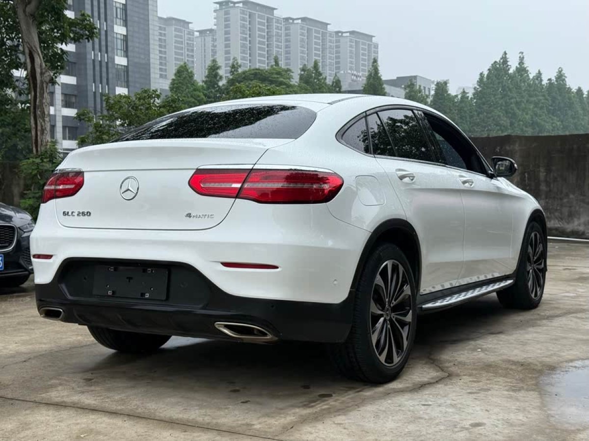奔馳 奔馳GLC  2023款 改款 GLC 260 4MATIC 轎跑SUV圖片