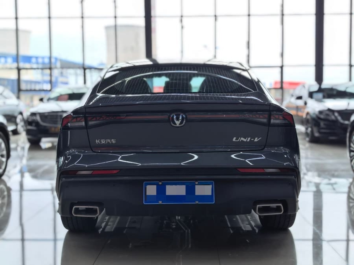 長(zhǎng)安 長(zhǎng)安UNI-V  2024款 1.5T 尊貴型圖片