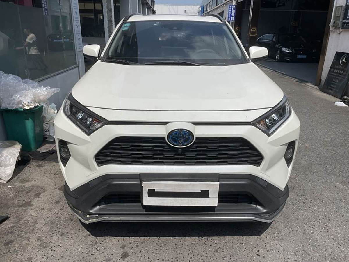 2019年12月豐田 RAV4榮放  2023款 雙擎 2.5L E-CVT四驅(qū)精英Plus版