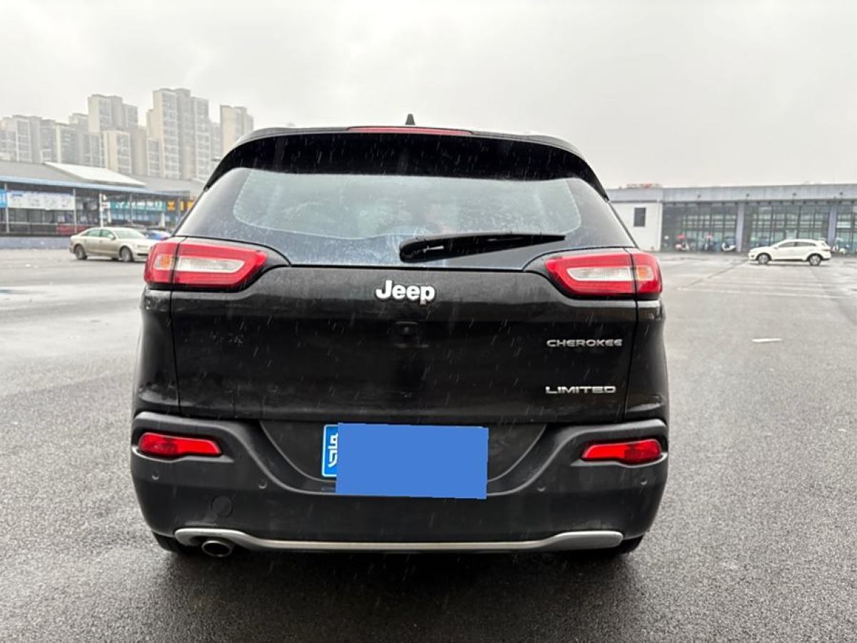 Jeep 自由光  2017款 2.0L 優(yōu)越版圖片