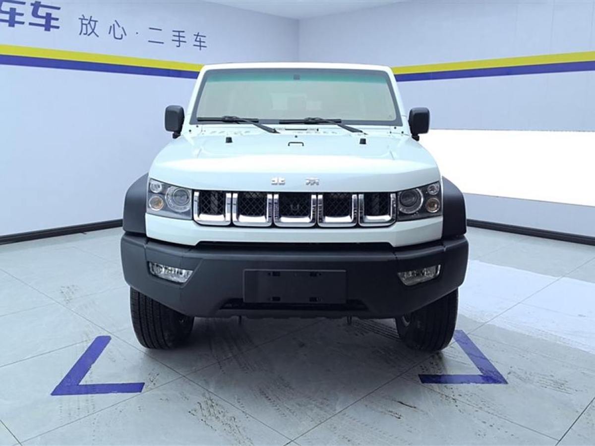 北京 BJ40  2016款 40L 2.3T 自動兩驅(qū)尊貴版圖片