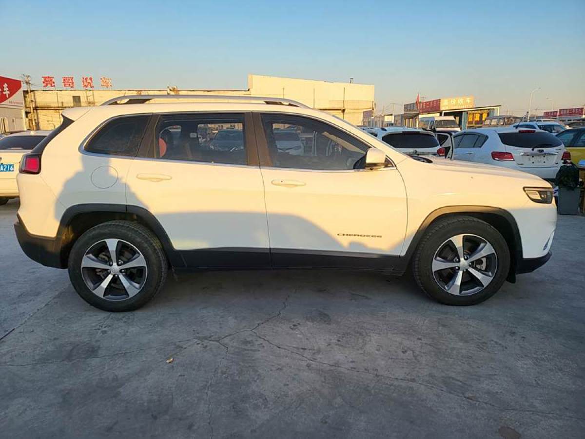 Jeep 自由光  2019款 2.0T 兩驅(qū)智享版 國(guó)VI圖片