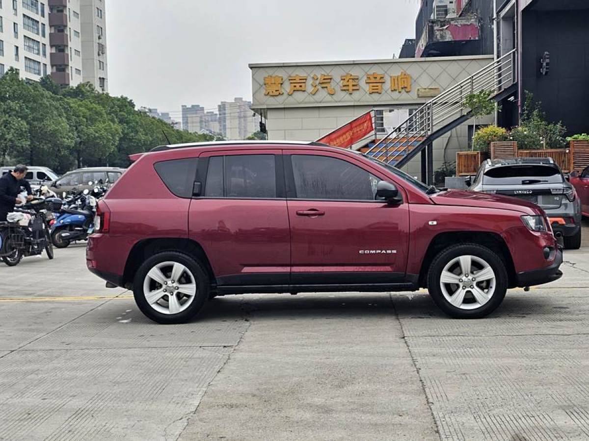 Jeep 指南者  2014款 改款 2.0L 兩驅(qū)進(jìn)取版圖片