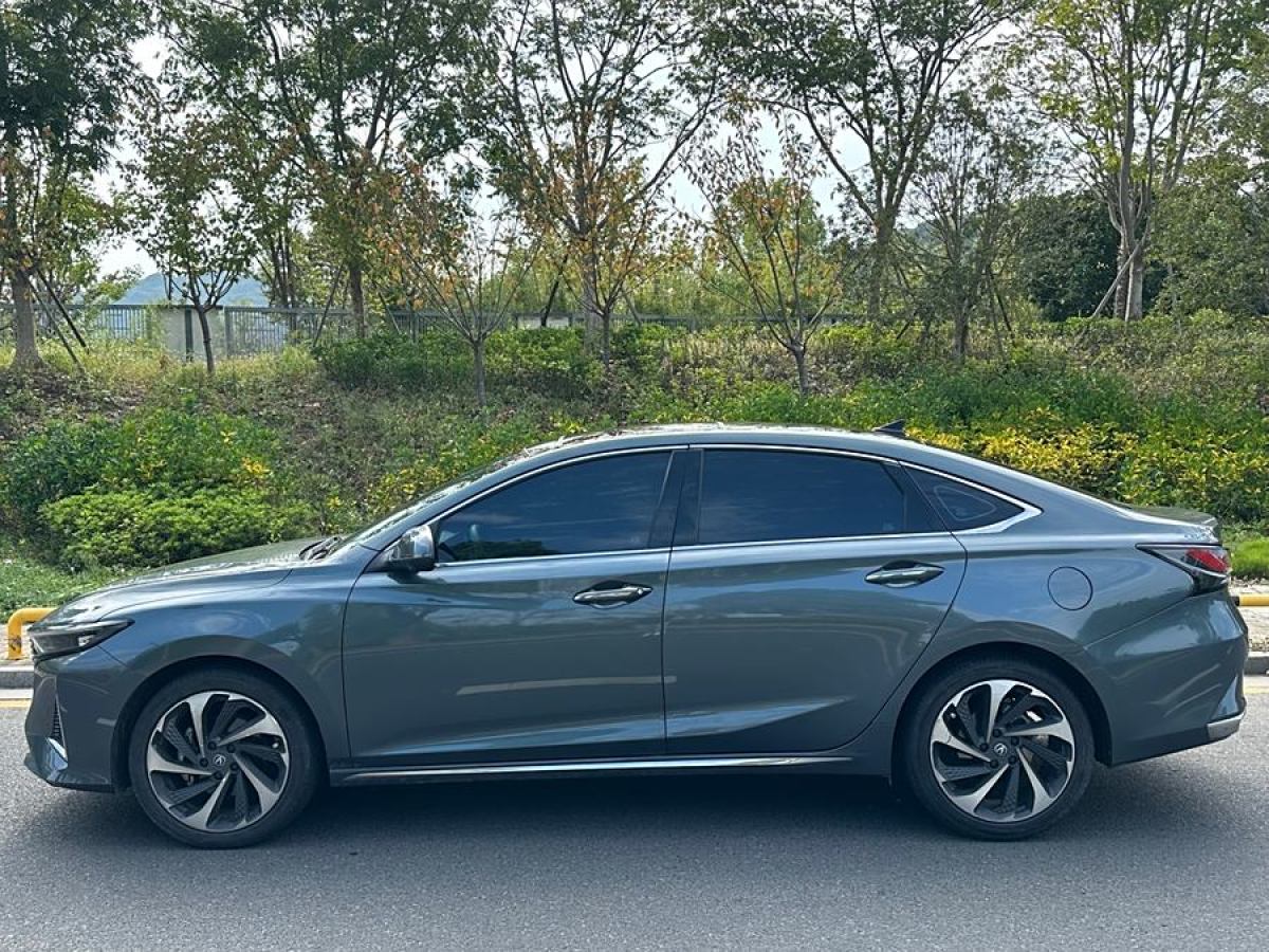 長(zhǎng)安 銳程CC  2022款 藍(lán)鯨版 1.5T DCT豪華型圖片