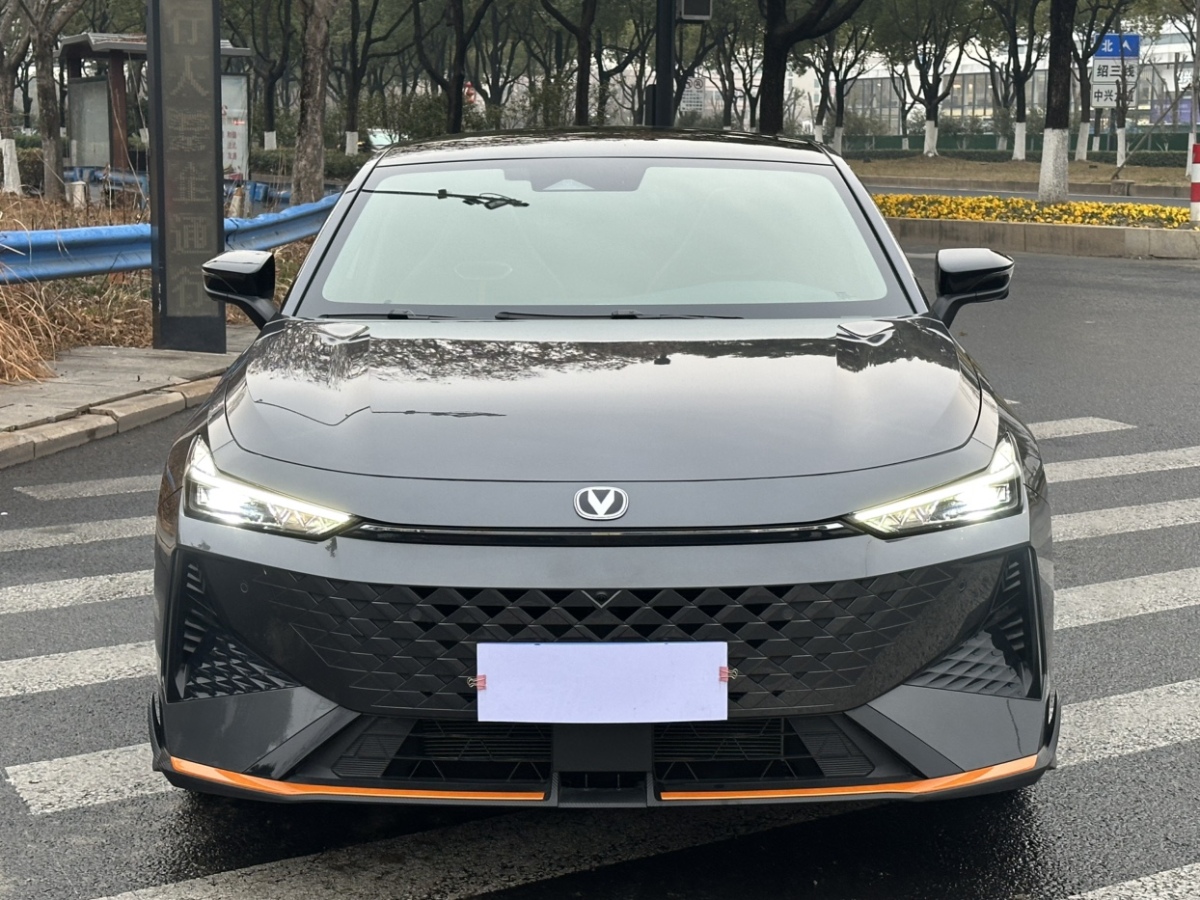 長(zhǎng)安 長(zhǎng)安UNI-V  2024款 1.5T 尊貴運(yùn)動(dòng)型圖片