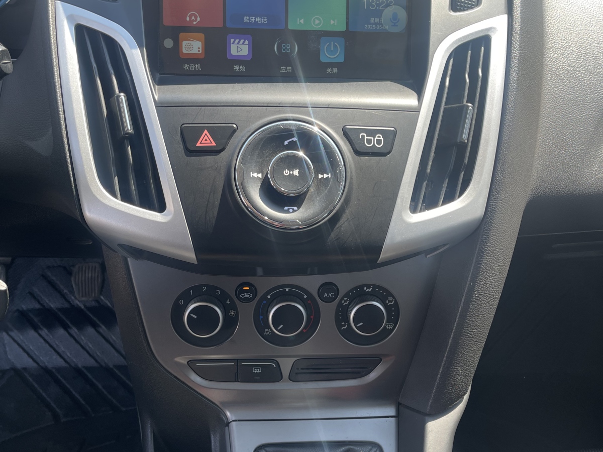 福特 ?？怂? 2012款 兩廂 1.6L 手動舒適型圖片