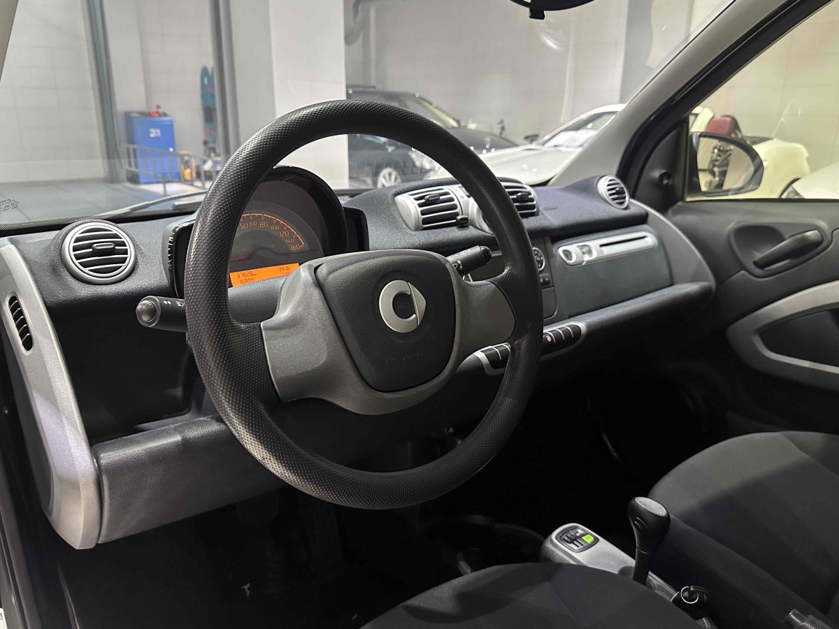 smart fortwo  2012款 1.0 MHD 硬頂標(biāo)準(zhǔn)版圖片