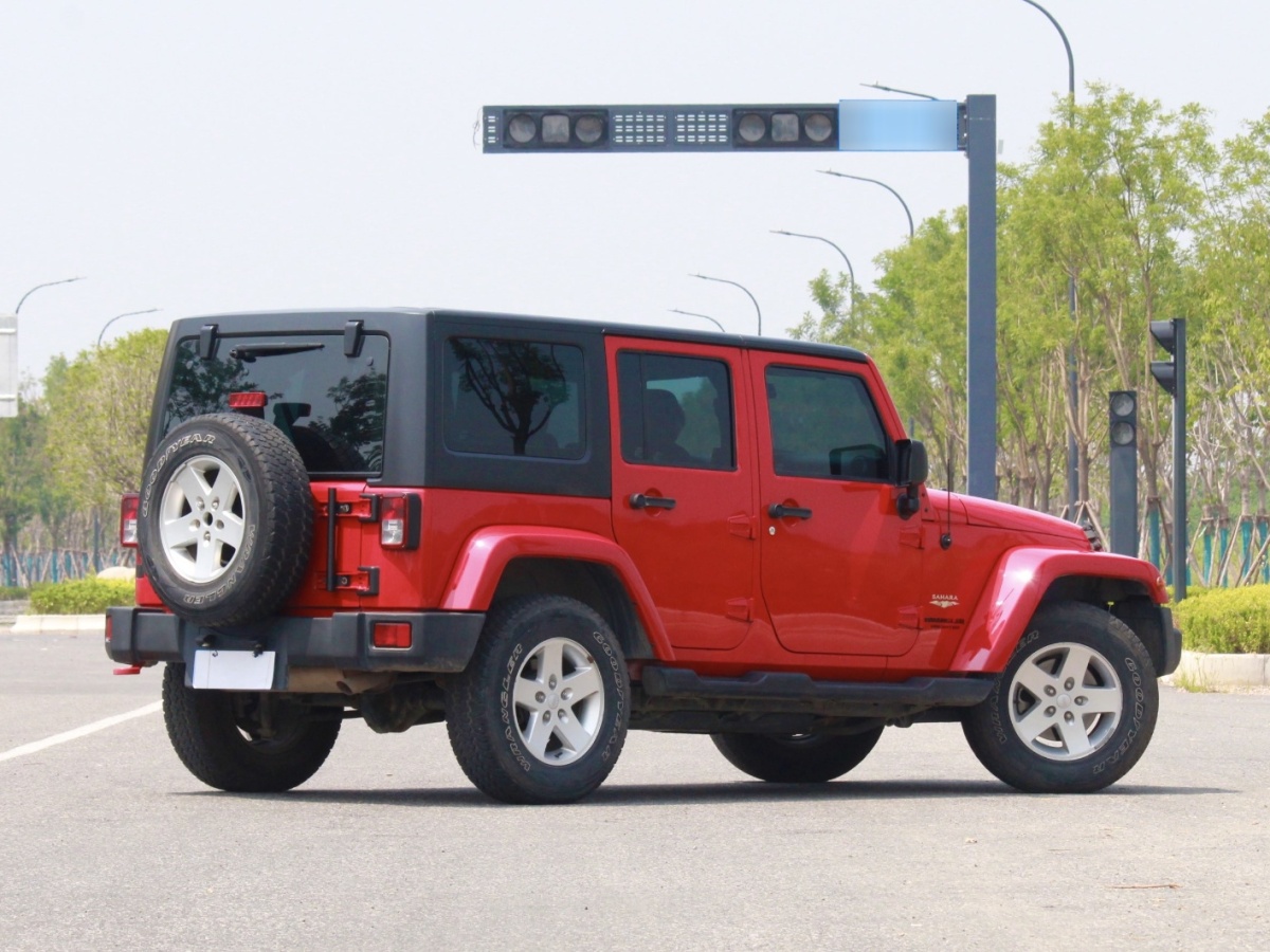 Jeep 牧馬人  2014款 3.0L Sahara 四門(mén)版圖片