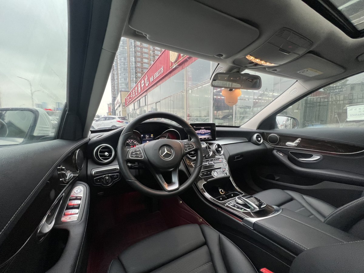2017年6月奔驰 奔驰C级  2018款 C 180 L 时尚型运动版