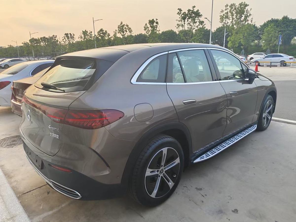 2023年7月奔馳 奔馳EQE SUV  2023款 350 4MATIC 先鋒版