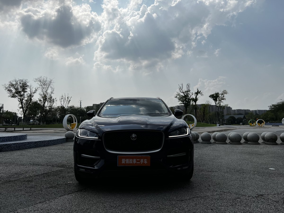 捷豹 F-PACE  2016款 2.0T 兩驅(qū)R-Sport運(yùn)動版圖片