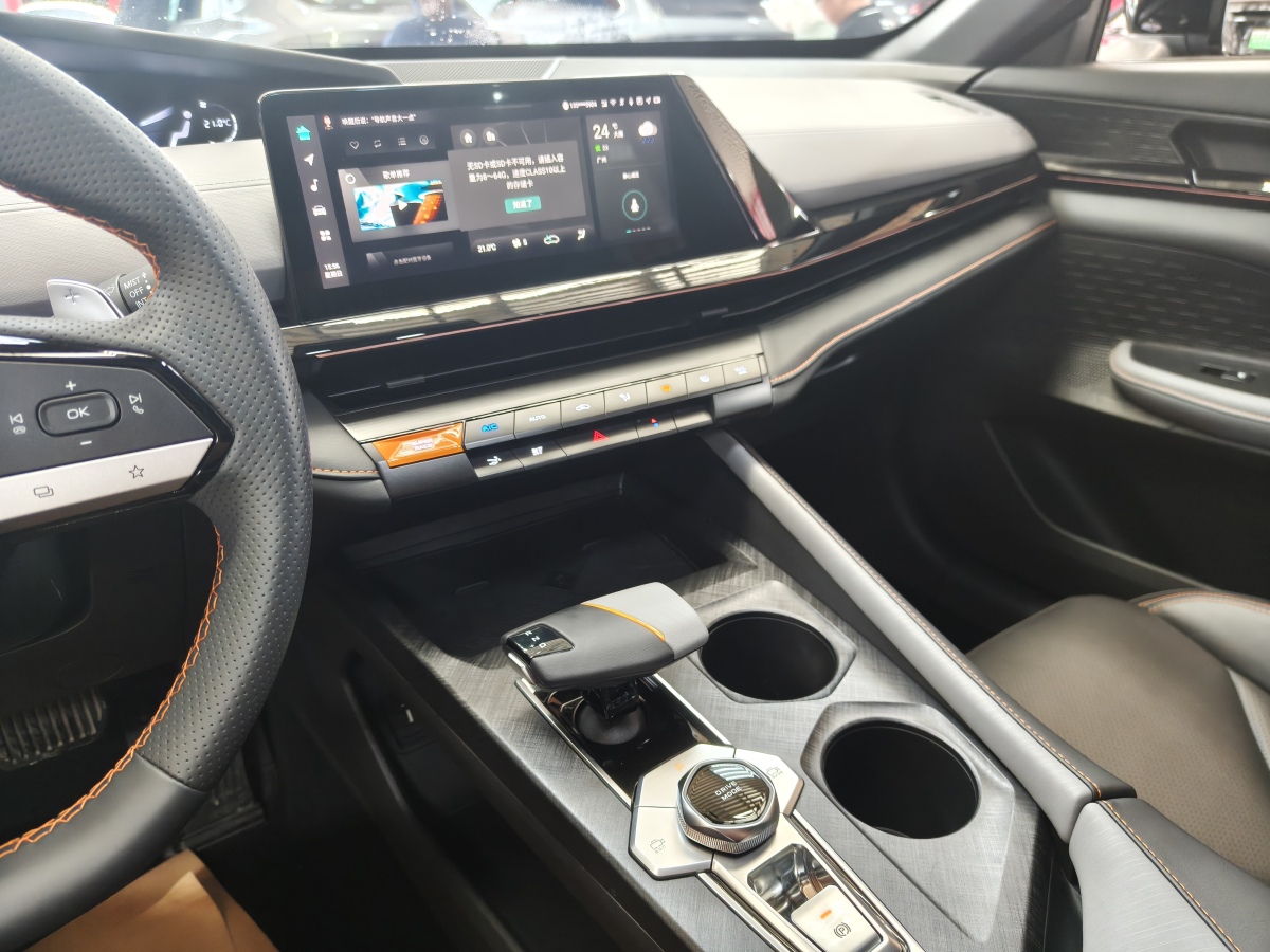 2022年8月長安 長安UNI-V  2022款 1.5T 尊貴型