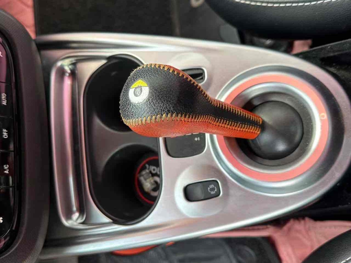 2017年5月smart fortwo  2015款 1.0L 52千瓦硬頂激情版