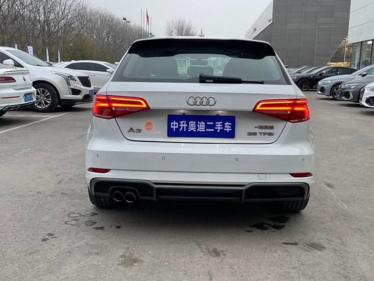 奧迪 奧迪A3  2018款 30周年年型 Sportback 35 TFSI 時(shí)尚型圖片