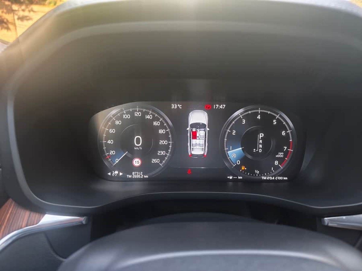 沃爾沃 XC60  2021款 T5 四驅(qū)智遠(yuǎn)豪華版圖片
