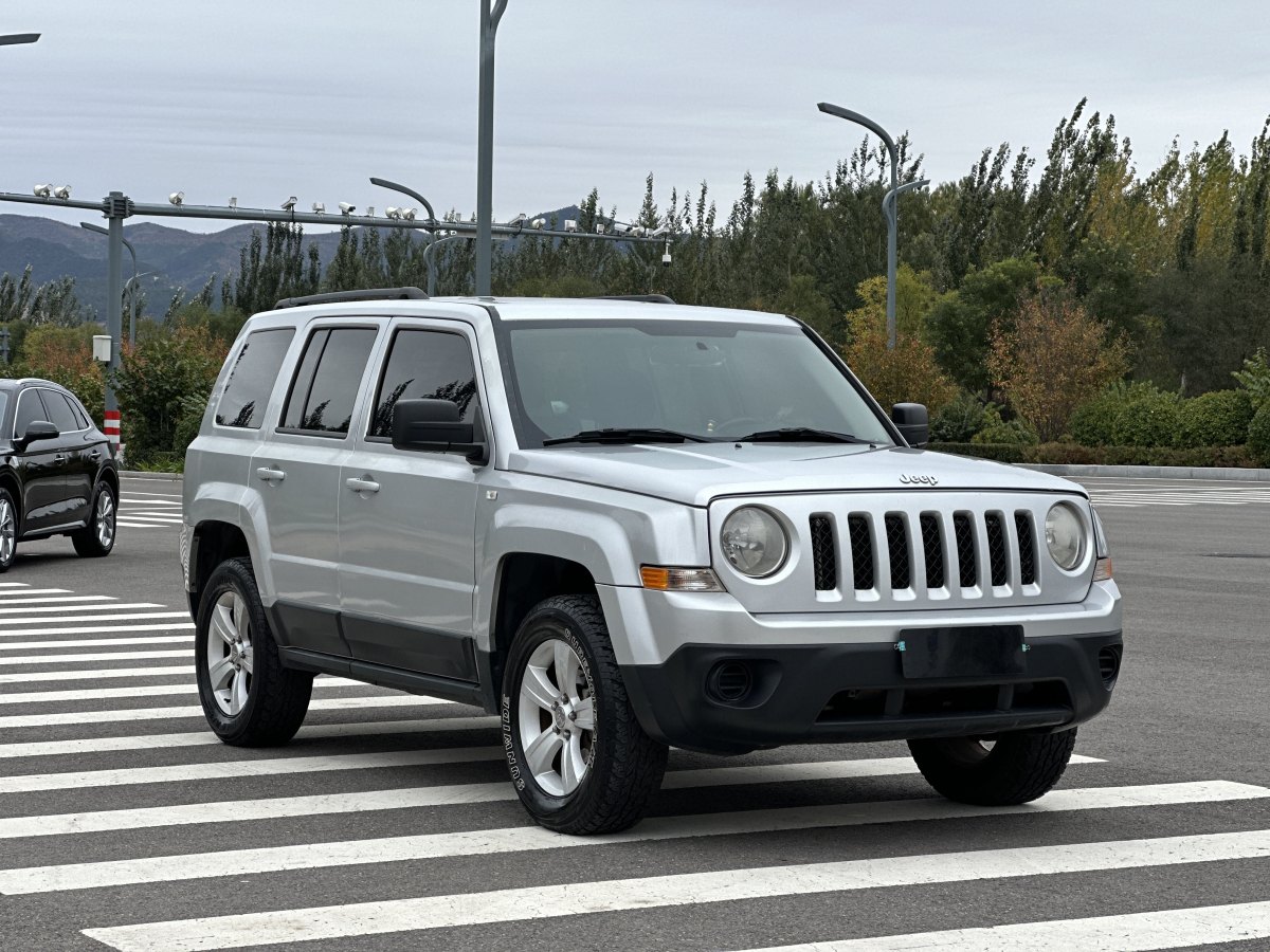 Jeep 自由客  2011款 2.4 運動版圖片