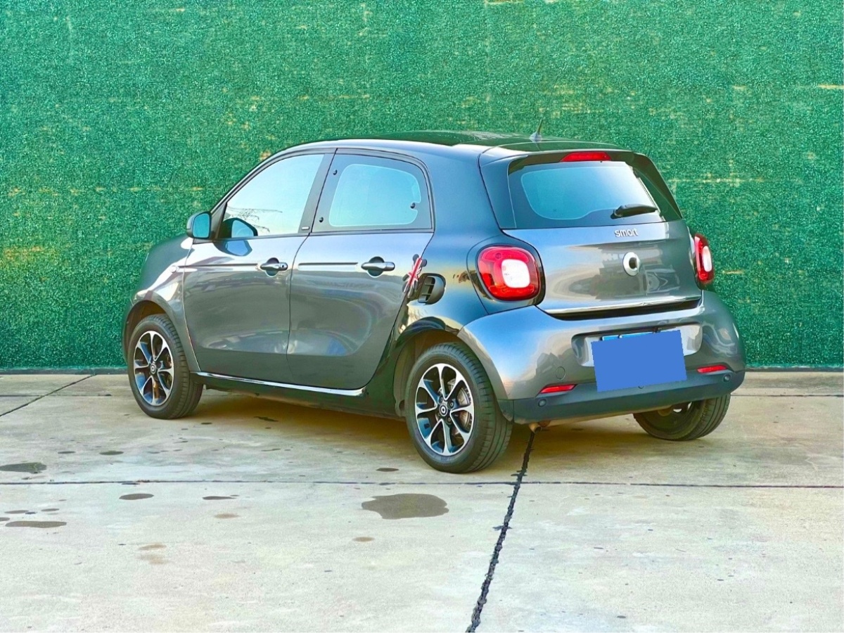 2018年1月smart forfour  2018款 1.0L 52千瓦激情版