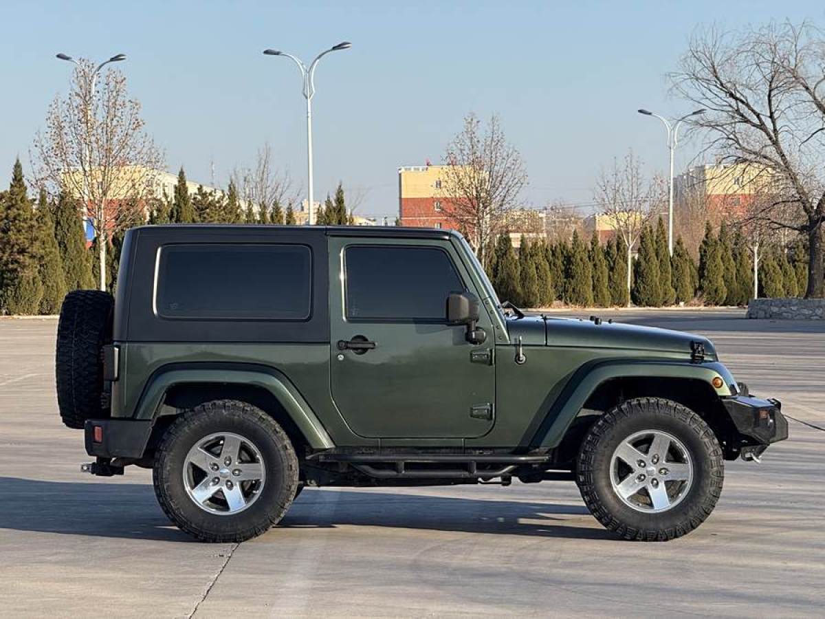 Jeep 牧馬人  2010款 3.8L Sahara 兩門版圖片