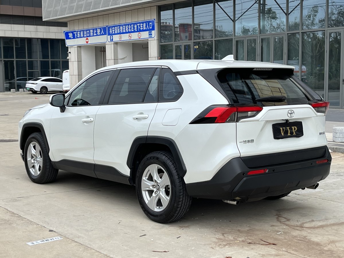 2021年8月豐田 RAV4  2018款 榮放 2.0L CVT兩驅(qū)風(fēng)尚版