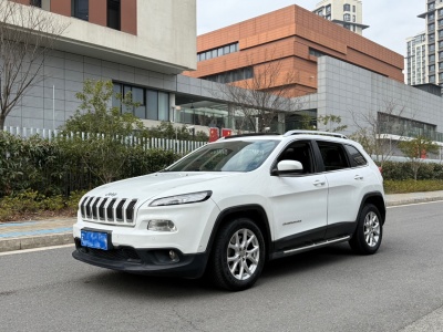 2017年02月 Jeep 自由光 2.4L 領(lǐng)先版圖片