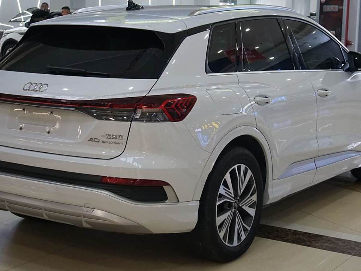 奧迪 奧迪Q4 e-tron  2022款 40 e-tron 創(chuàng)行版圖片