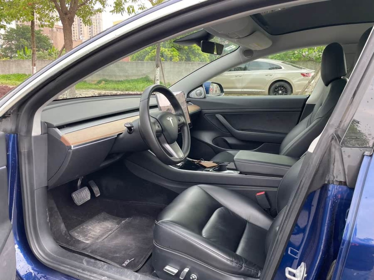 特斯拉 Model 3  2019款 標(biāo)準(zhǔn)續(xù)航后驅(qū)升級版圖片