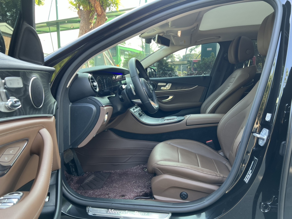 奔驰 奔驰E级  2019款 E 300 L 运动时尚型图片