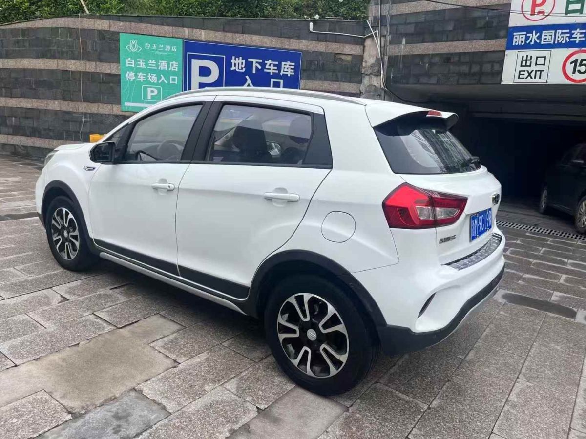 吉利 遠(yuǎn)景X3  2019款  升級(jí)版 1.5L CVT尊貴型圖片