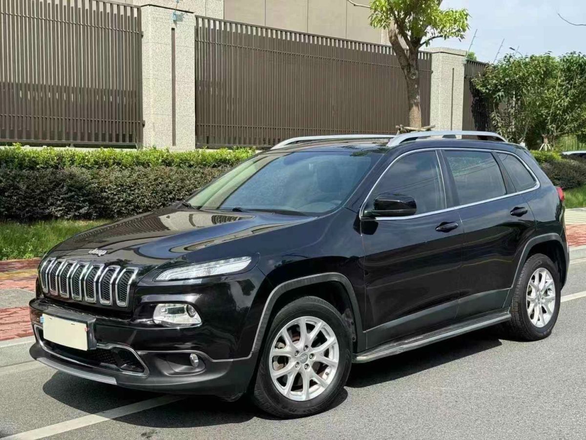 Jeep 自由光  2017款 2.0L 優(yōu)越版圖片