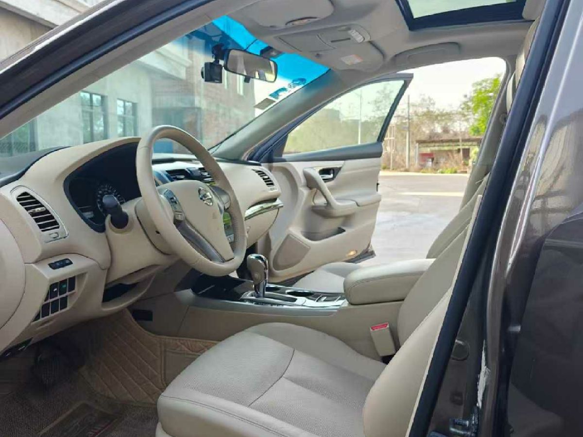 日產(chǎn) 天籟  2015款 2.0L XE-Sporty歐冠運(yùn)動(dòng)版圖片